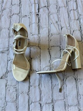White wrap heel